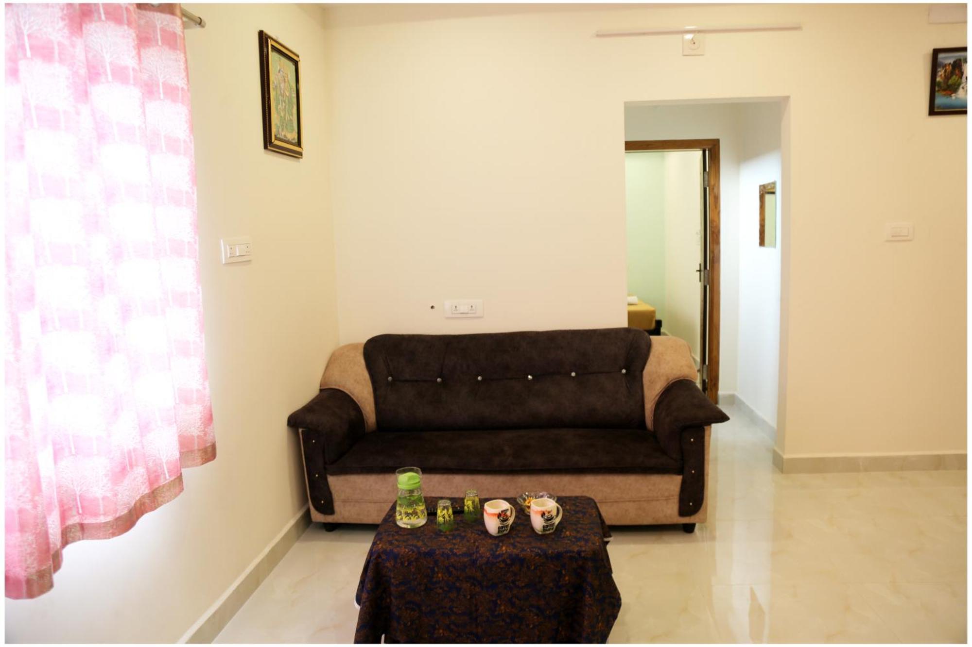 Padmavathi Homestay -2Bhk 1Bhk Ac Apartments For Group Of Families - Best Location - Flyover To Alipiri Gate - Walk To Ps4 Veg Restaurant - Modular Kitchen - Super Fast Wi-Fi- Near To Tirupati Bus Stand 2 Km-Near To Railway Station 2Km Εξωτερικό φωτογραφία