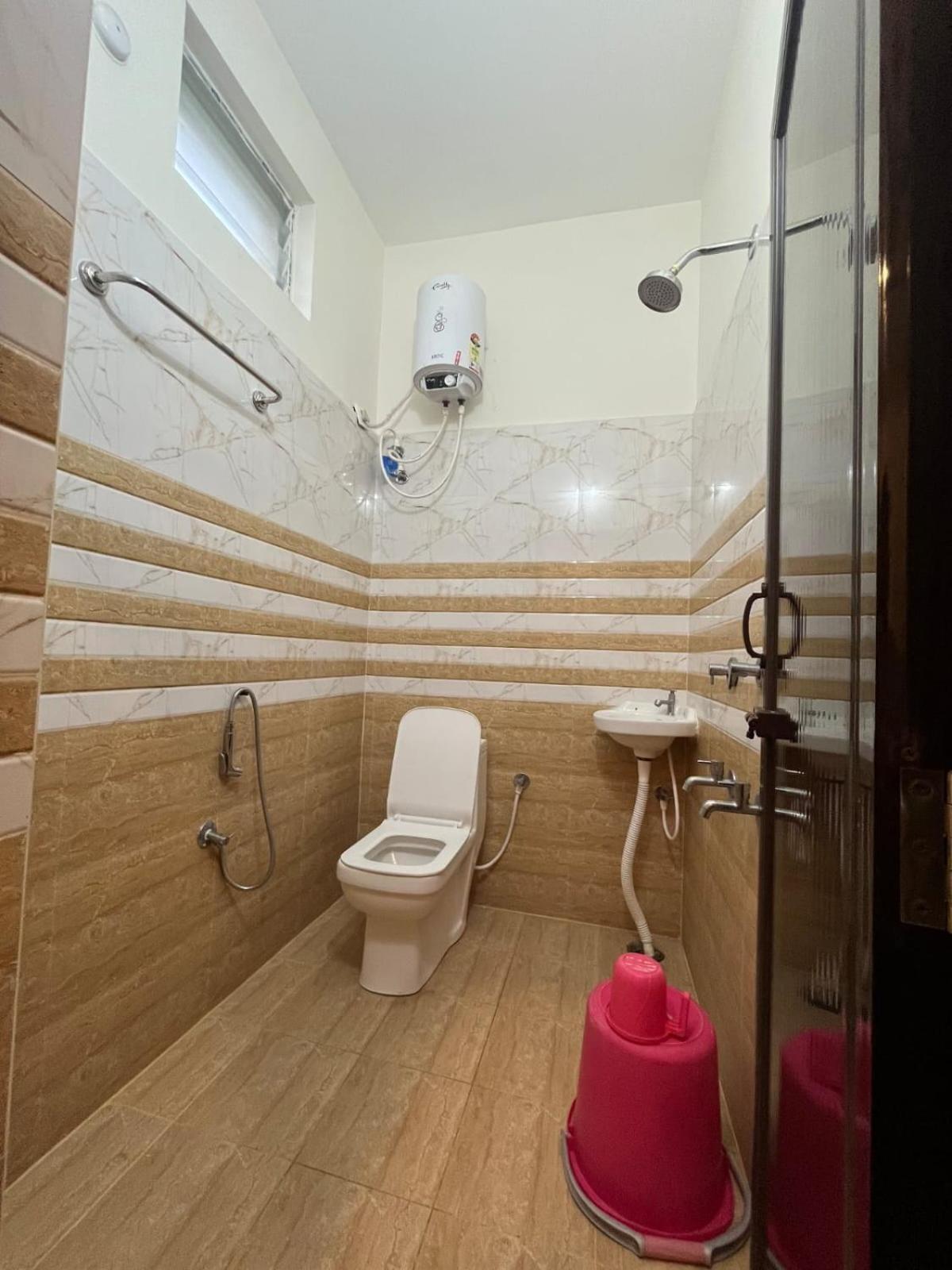 Padmavathi Homestay -2Bhk 1Bhk Ac Apartments For Group Of Families - Best Location - Flyover To Alipiri Gate - Walk To Ps4 Veg Restaurant - Modular Kitchen - Super Fast Wi-Fi- Near To Tirupati Bus Stand 2 Km-Near To Railway Station 2Km Εξωτερικό φωτογραφία