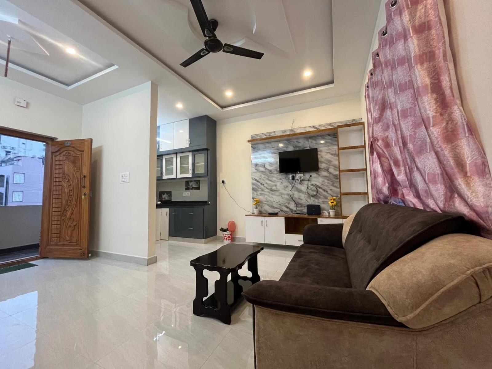 Padmavathi Homestay -2Bhk 1Bhk Ac Apartments For Group Of Families - Best Location - Flyover To Alipiri Gate - Walk To Ps4 Veg Restaurant - Modular Kitchen - Super Fast Wi-Fi- Near To Tirupati Bus Stand 2 Km-Near To Railway Station 2Km Εξωτερικό φωτογραφία